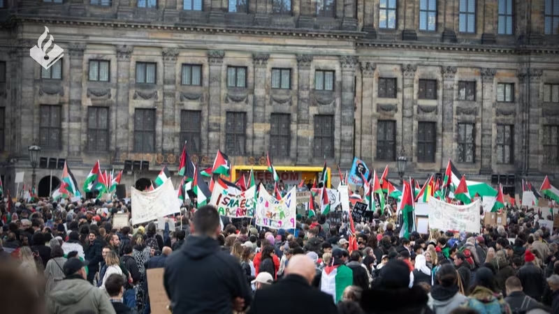 Amsterdam: 15.000 persone al corteo pro Palestina. Manifestanti filo-israeliani minacciano di disturbare la manifestazione