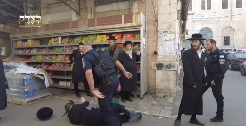 Gerusalemme: ebrei ortodossi attaccati dalle forze del regime sionista per aver sostenuto la Palestina