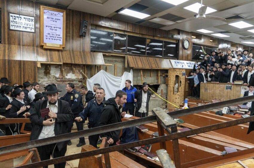 Tunnel segreto trovato sotto il centro ebraico di New York: Scoppia una rivolta selvaggia nella sinagoga