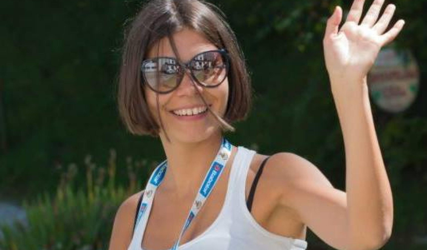 Morta a 35 anni la giornalista di Mediaset Carlotta Dessì, per tumore fulminante scoperto ad agosto 2023