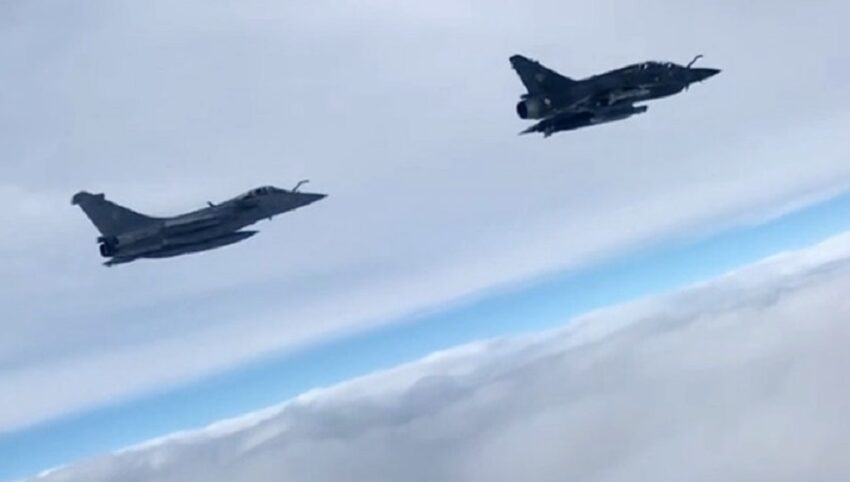 Alta tensione nei Cieli del Mar Nero: Caccia russo intercetta aerei militari francesi vicini al confine e li scorta fuori