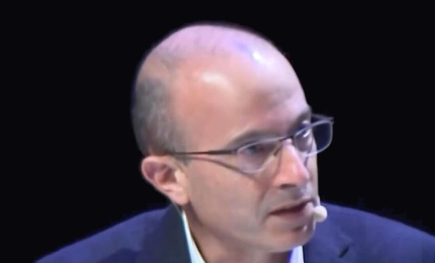 Yuval Noah Harari: l’intelligenza artificiale potrebbe diventare una persona giuridica e controllare banche, politici e società