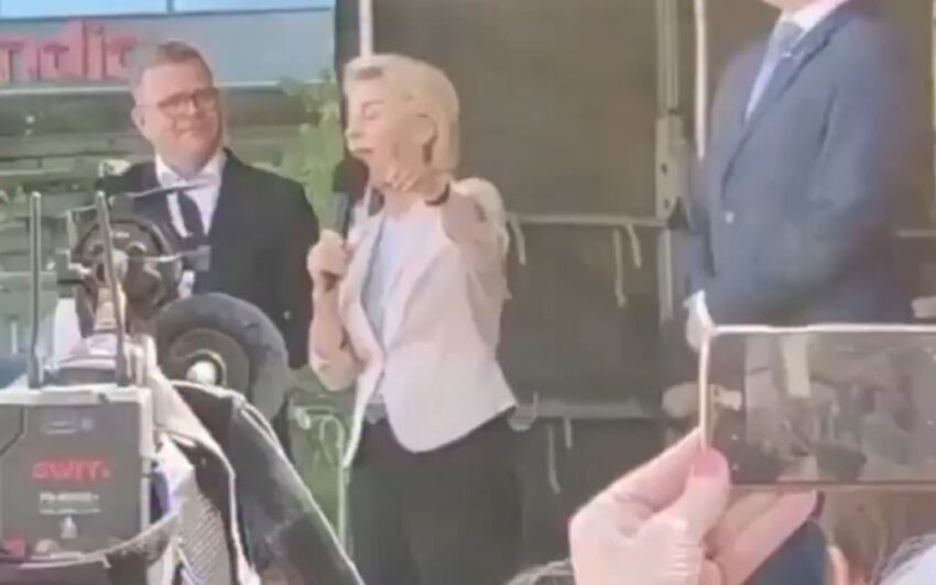 Von der Leyen, mentre un uomo viene arrestato per averla contestata: “fortunato a vivere nell’Unione Europea, dove c’è libertà di parola”